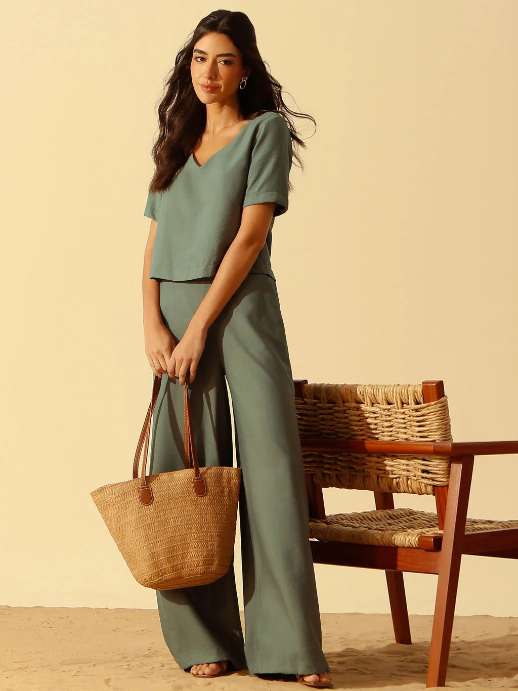 Calça Alfaiataria Pantalona em Viscose Verde Oliva Salete