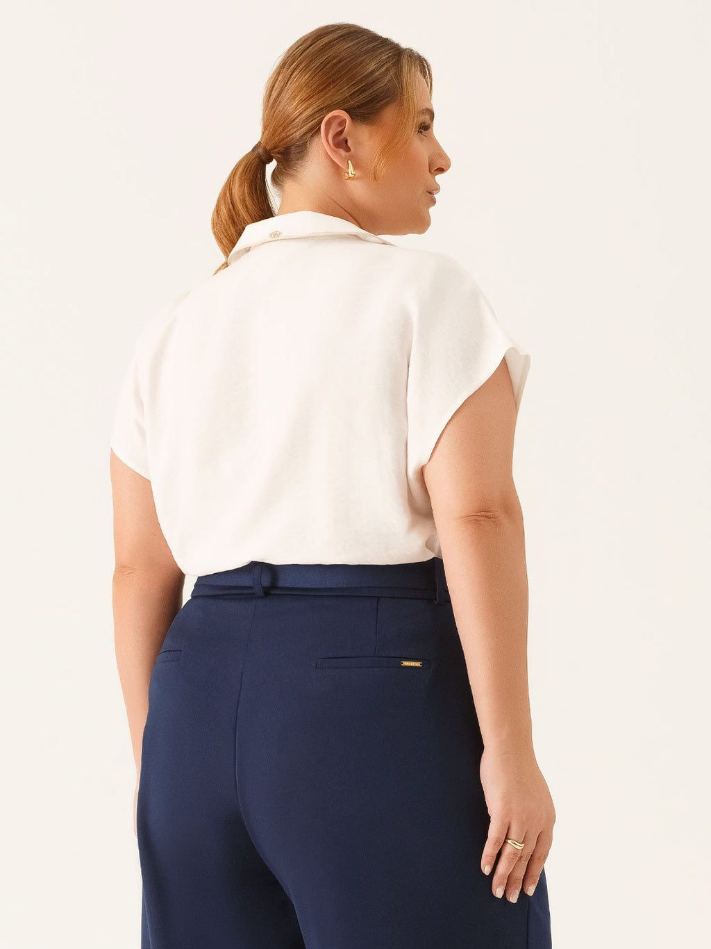 Blusa Manga Curta Decote V Plus Size Off White Viviani