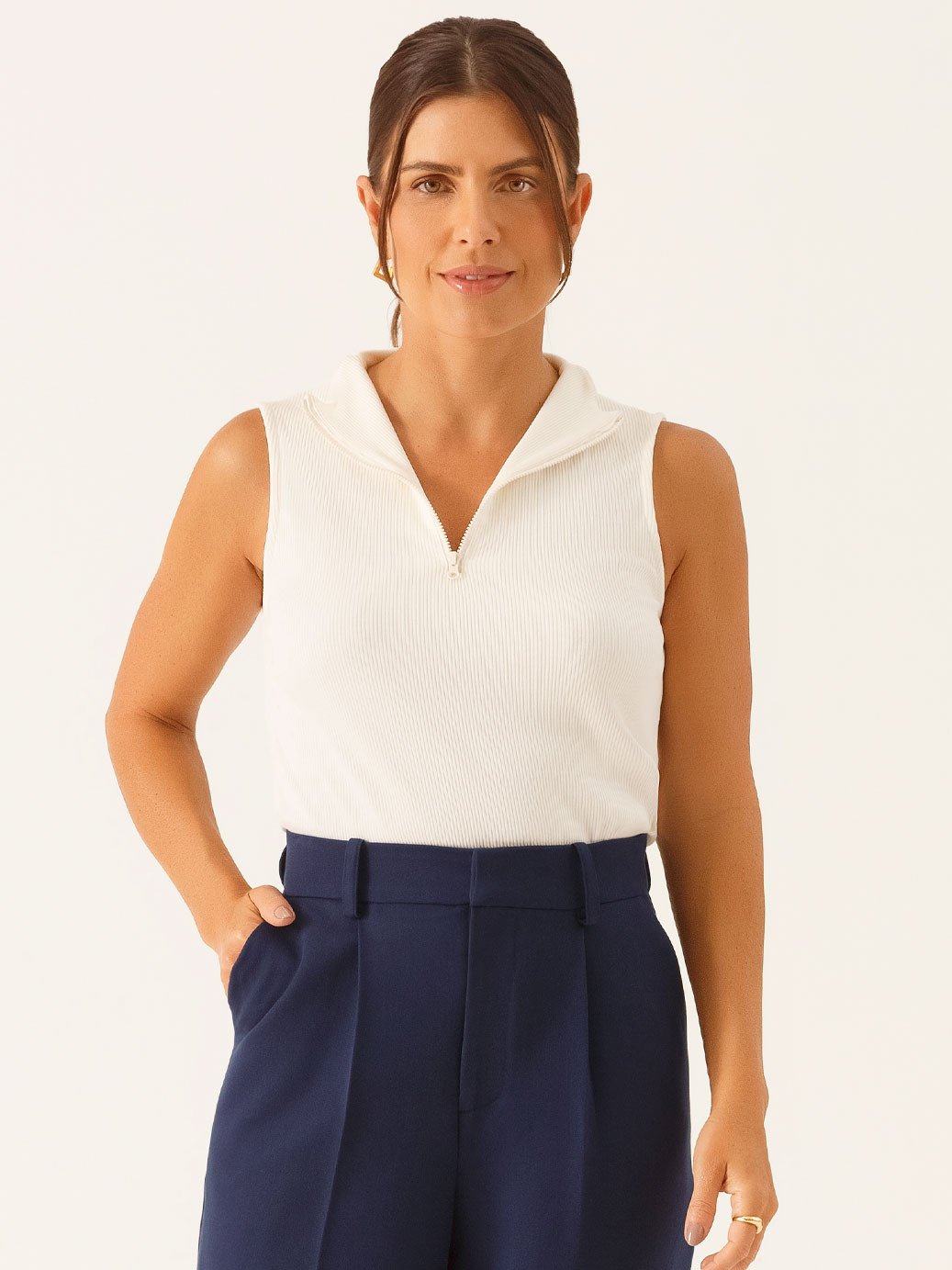 Blusa Gola Alta com Zíper em Malha Canelada Off White Veralucia
