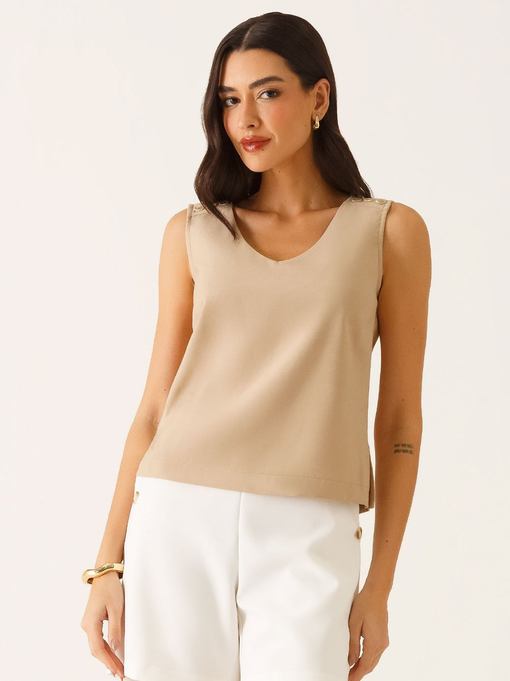Blusa sem Manga Decote V em Viscose Amêndoa Hanya