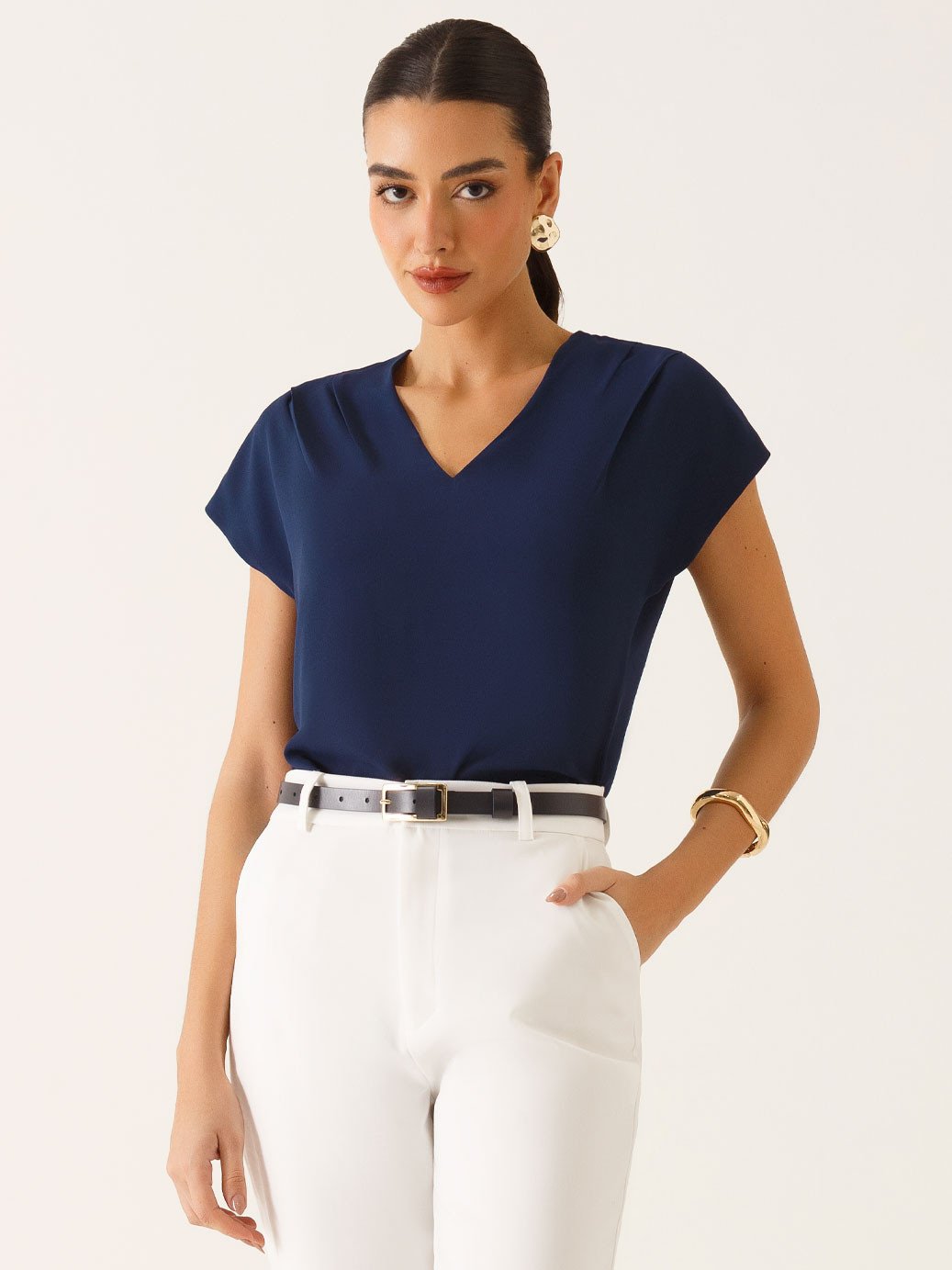 Blusa Ombros Deslocados em Crepe Marinho Mônica