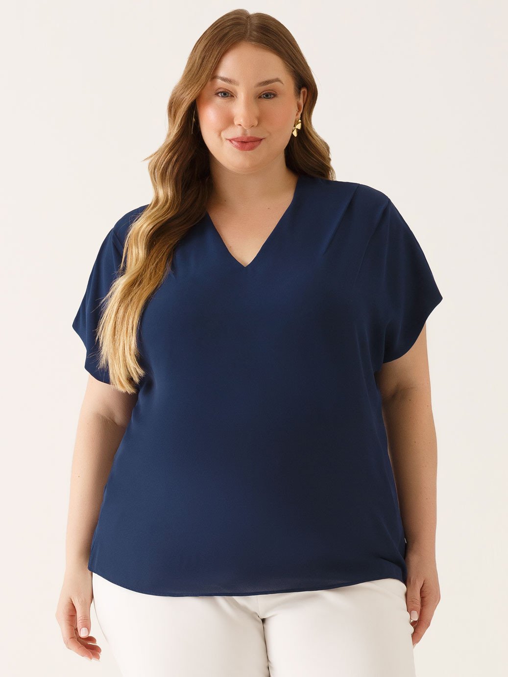 Blusa Ombros Deslocados em Crepe Plus Size Marinho Mônica