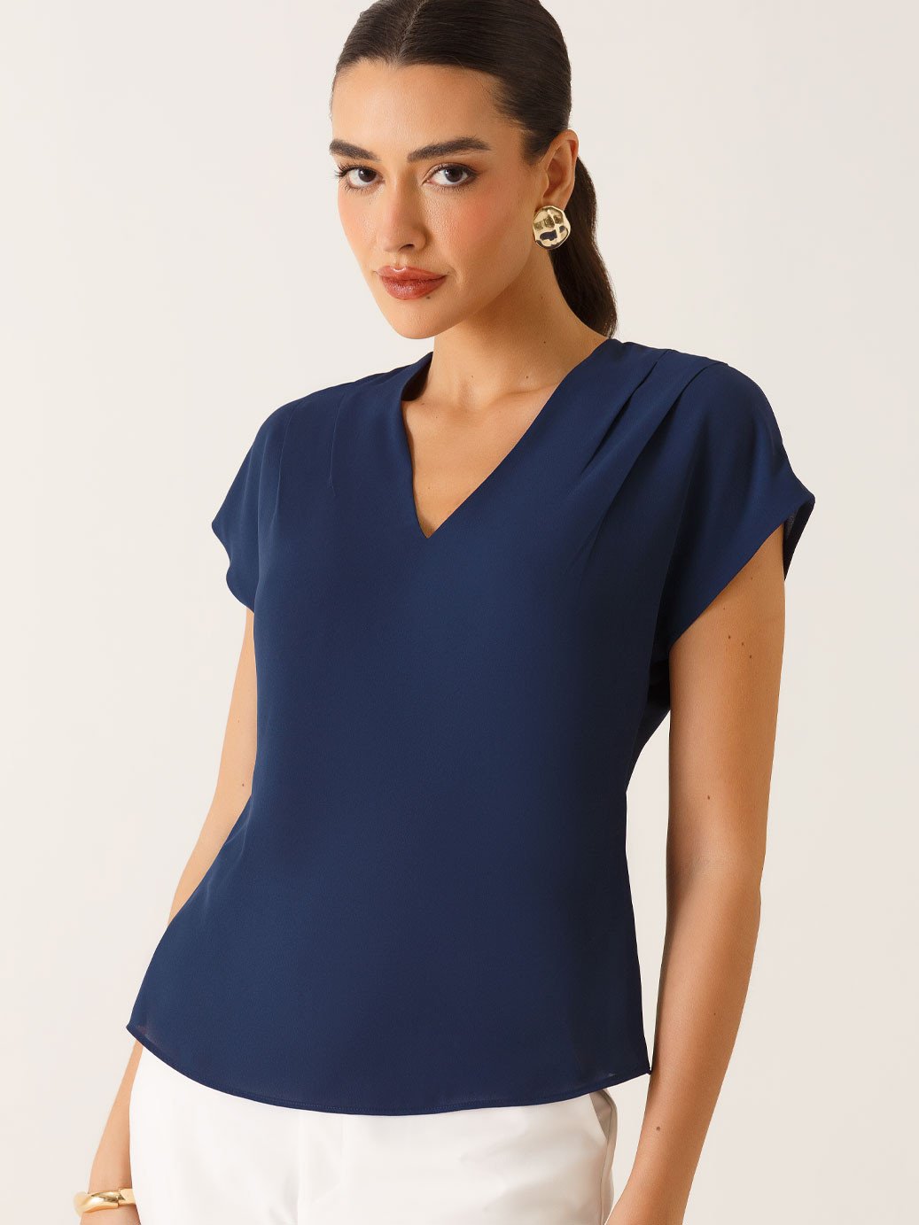 Blusa Ombros Deslocados em Crepe Marinho Mônica