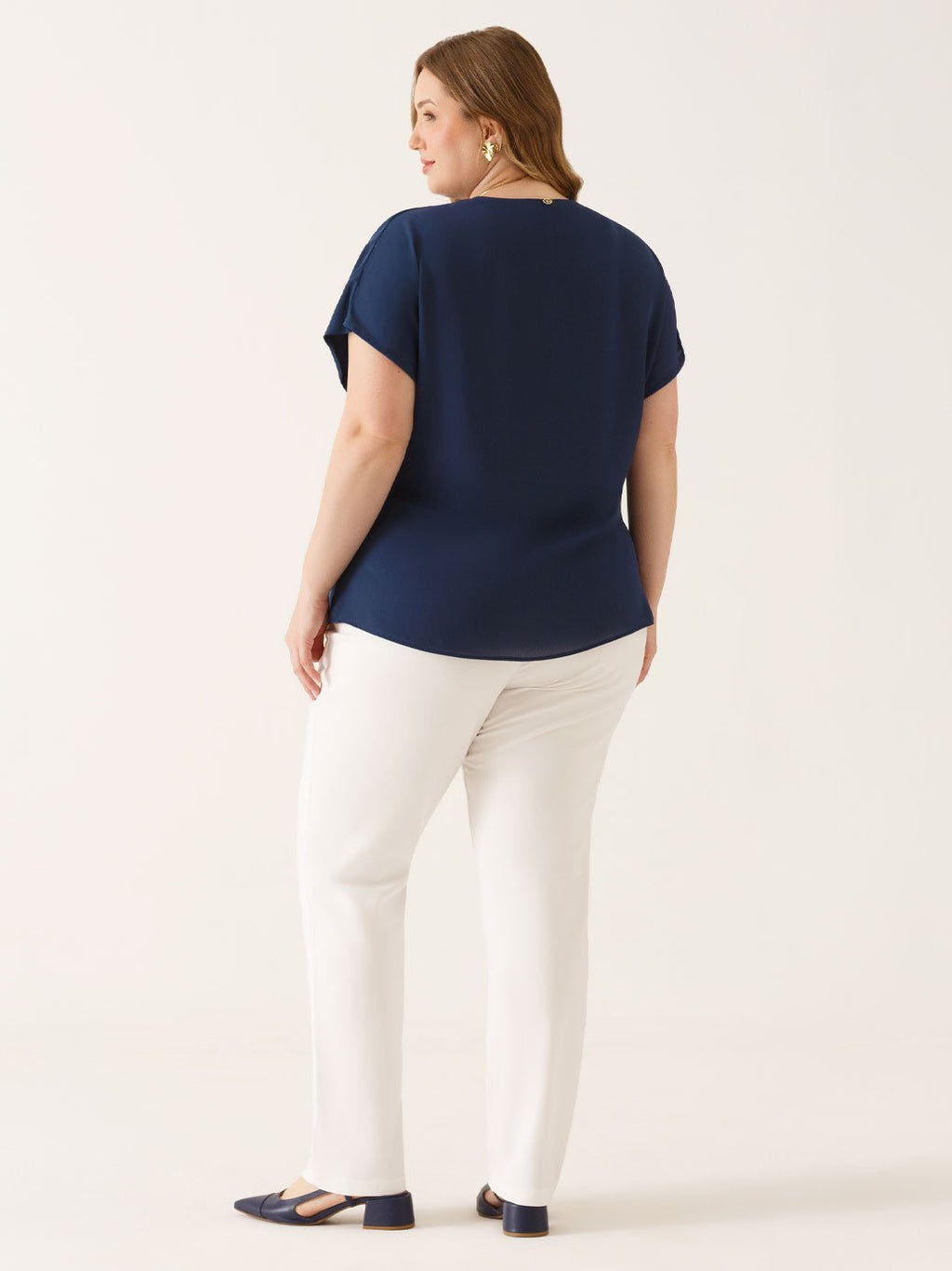 Blusa Ombros Deslocados em Crepe Plus Size Marinho Mônica