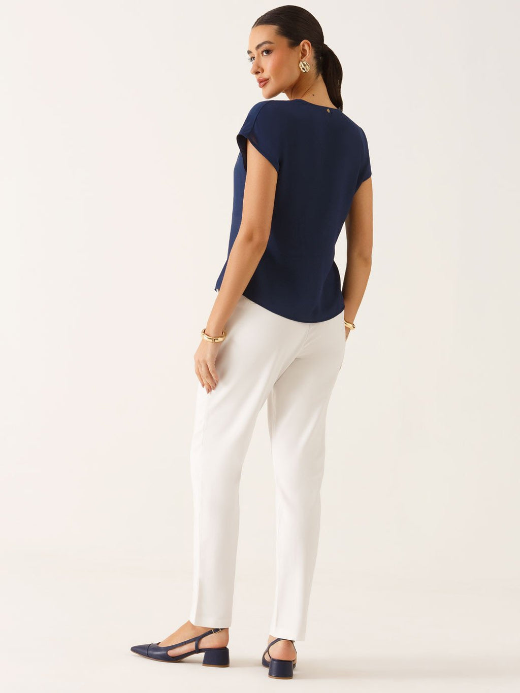 Blusa Ombros Deslocados em Crepe Marinho Mônica