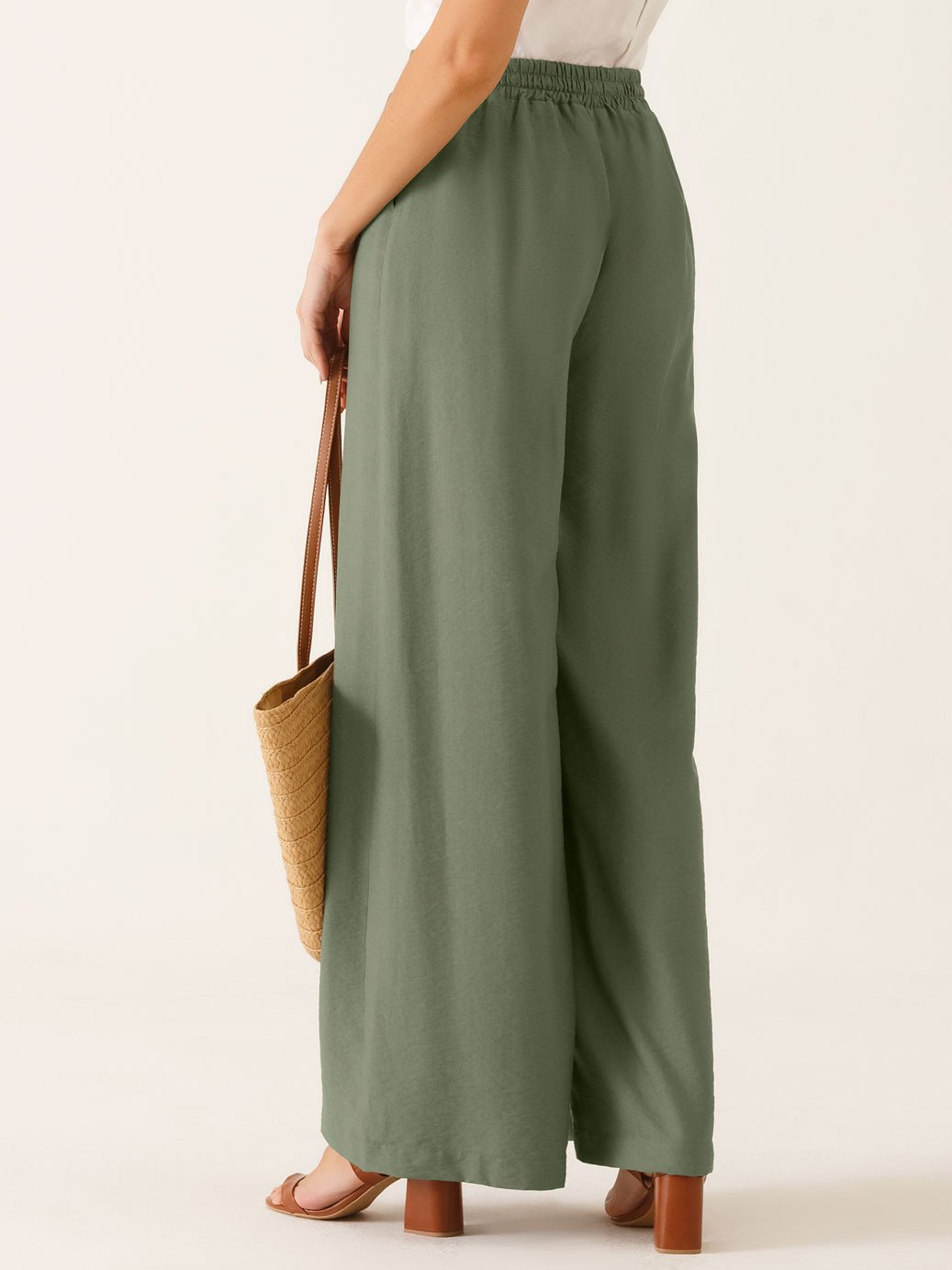 Calça Alfaiataria Pantalona em Viscose Verde Oliva Salete