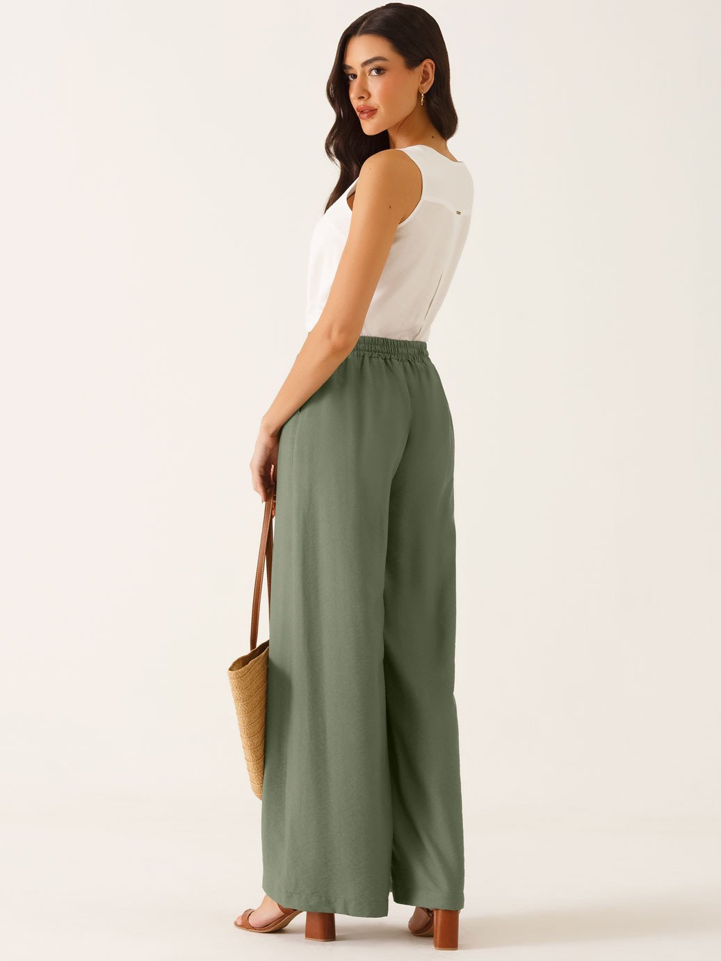 Calça Alfaiataria Pantalona em Viscose Verde Oliva Salete