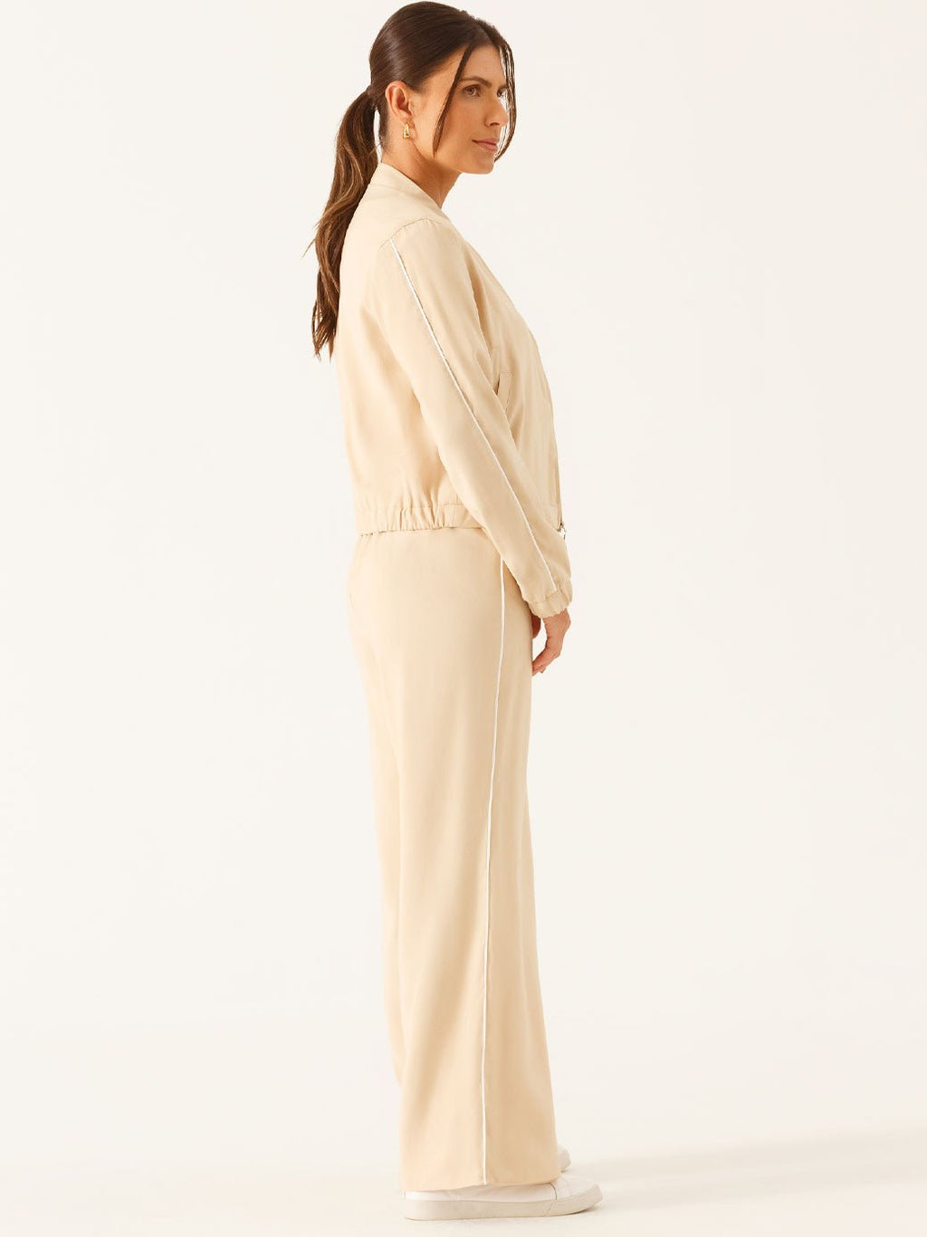 Calça Alfaiataria Wide Leg em Viscose Aveia Vitoriana