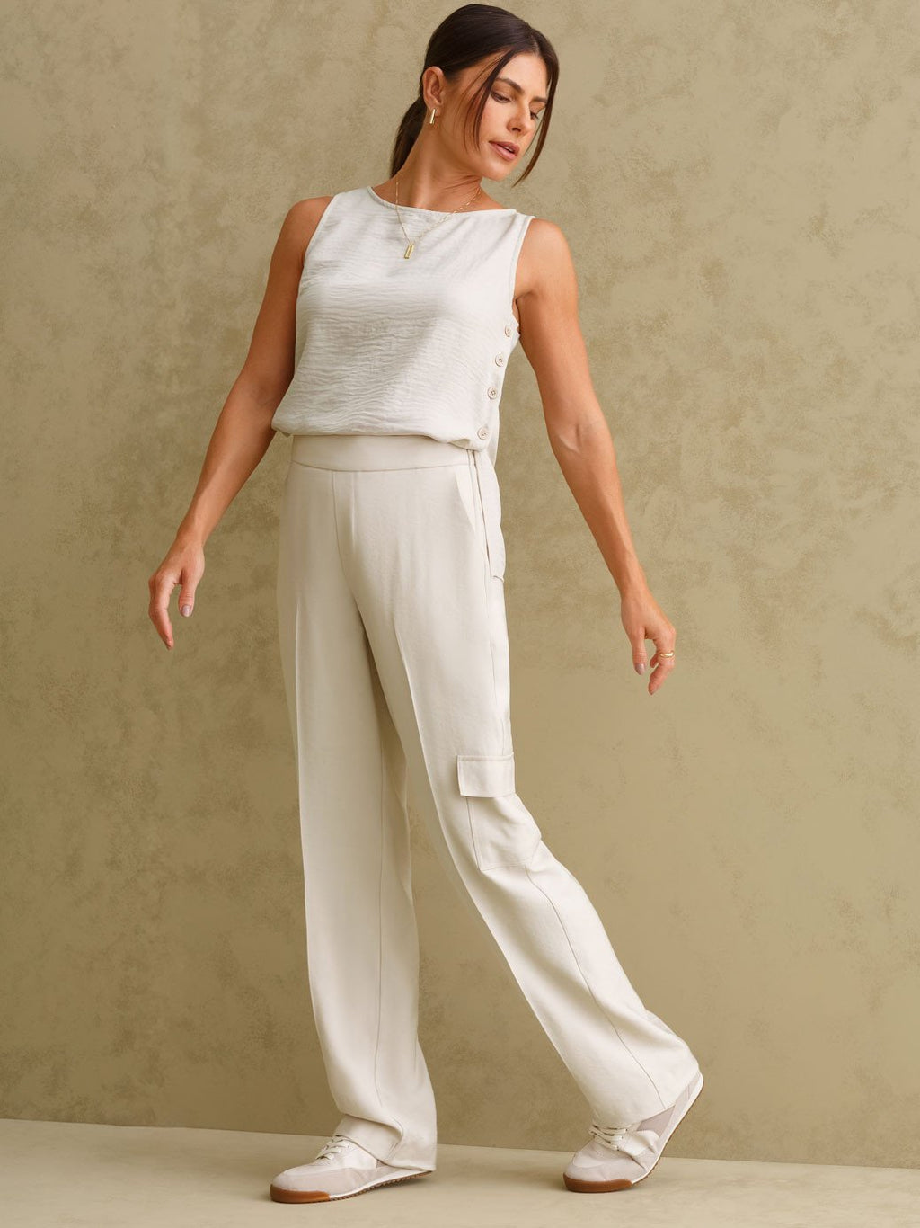 Blusa sem Mangas Decote Redondo em Crepe Aveia Vanusa