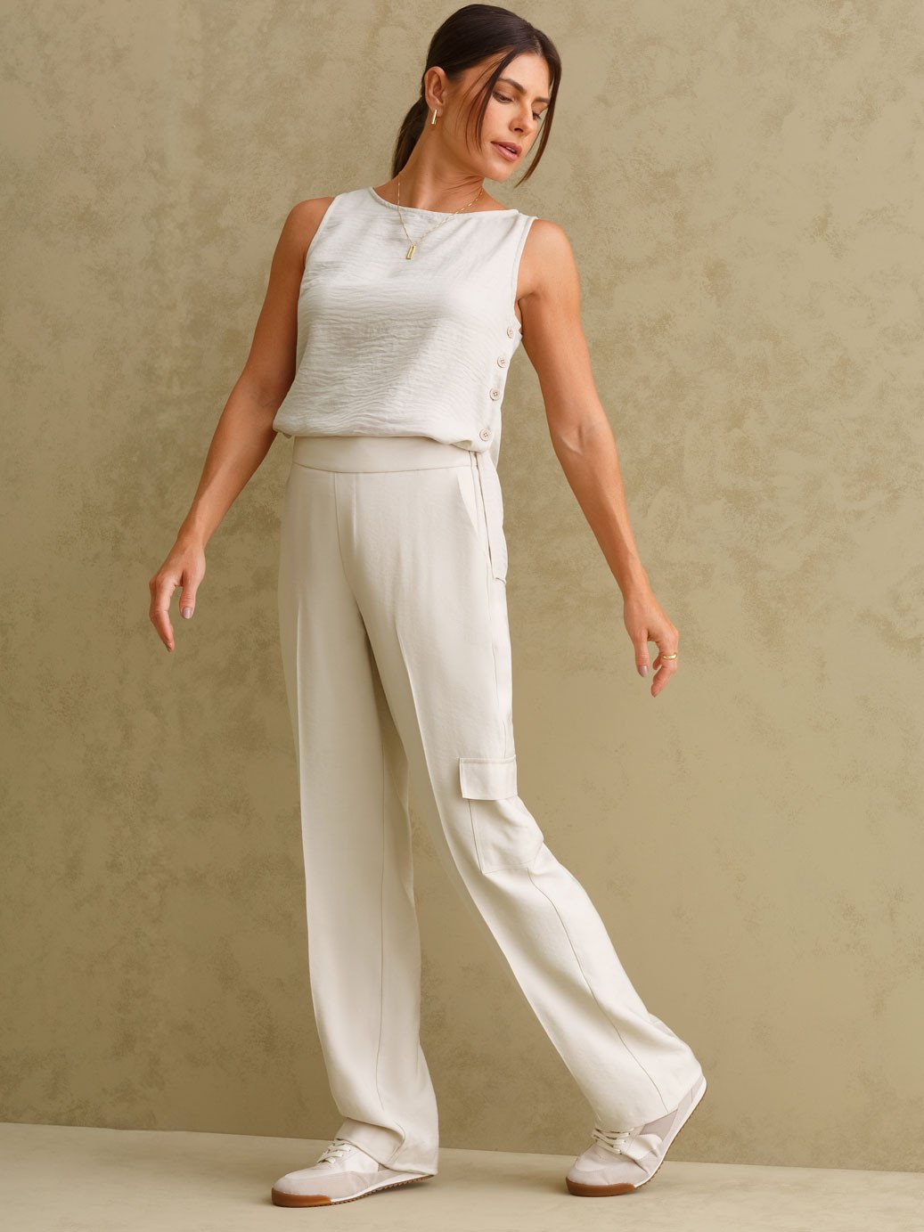 Blusa sem Mangas Decote Redondo em Crepe Aveia Vanusa