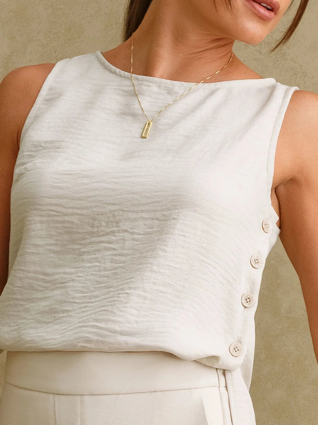 Blusa sem Mangas Decote Redondo em Crepe Aveia Vanusa