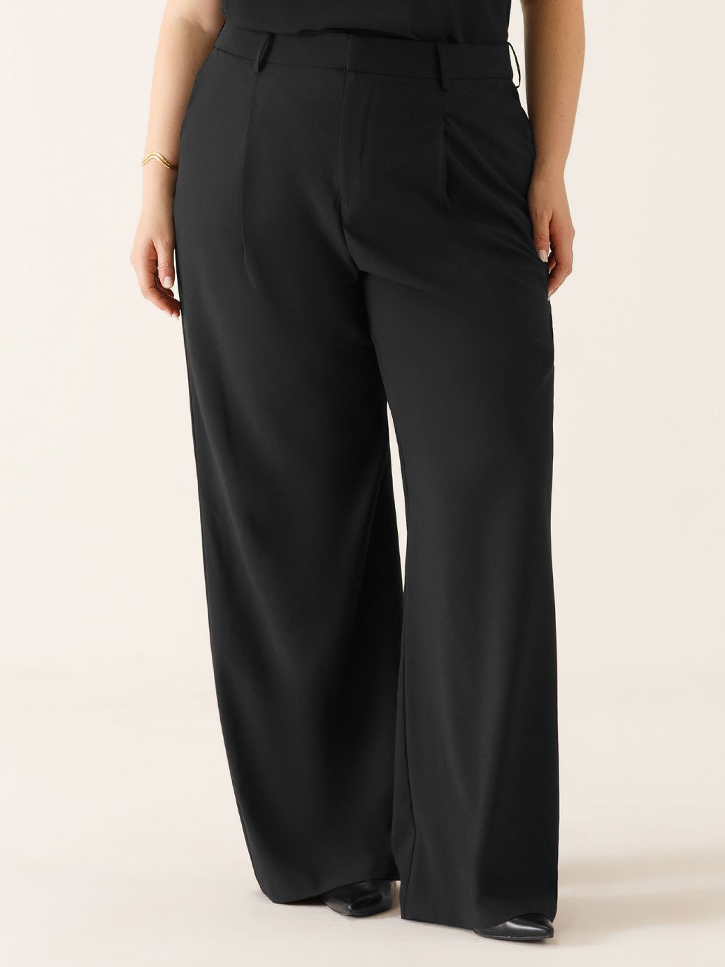 Calça Wide Leg de Alfaiataria Plus Size Preta Evelyn