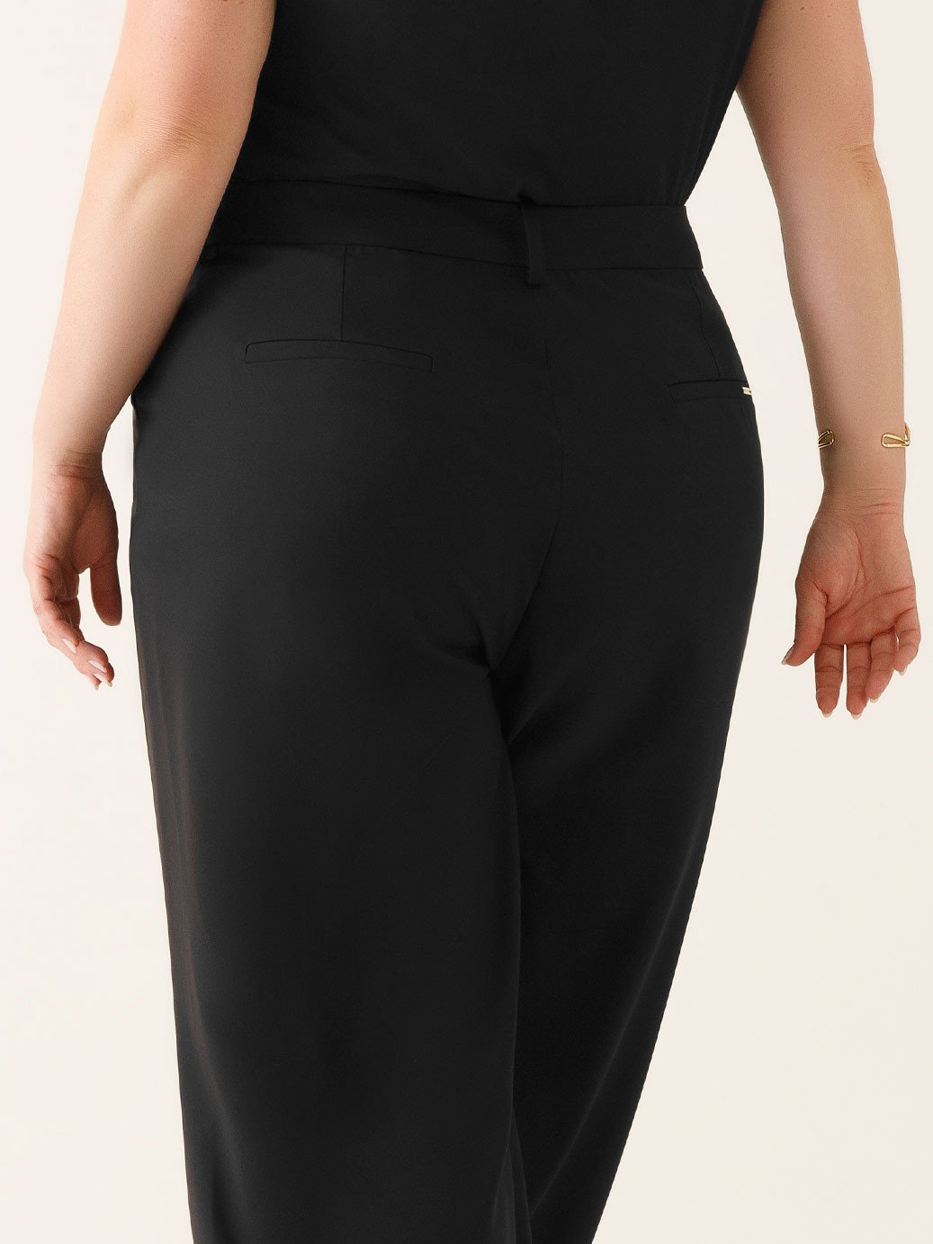 Calça Wide Leg de Alfaiataria Plus Size Preta Evelyn