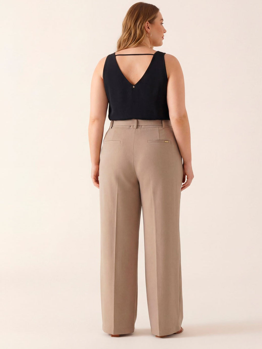 Calça Wide Leg de Alfaiataria Plus Size  Mocha Mousse Lorde