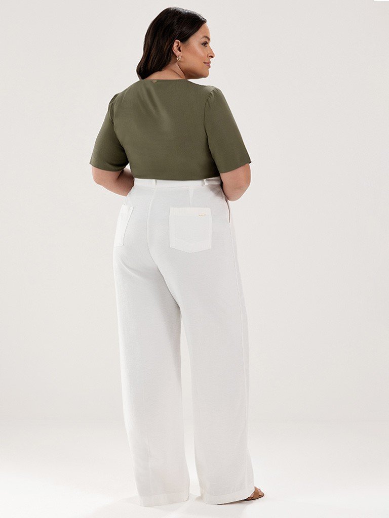 Blusa Manga Curta com Gota e Botão Plus Size Verde Musgo Leona