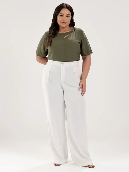 Blusa Manga Curta com Gota e Botão Plus Size Verde Musgo Leona