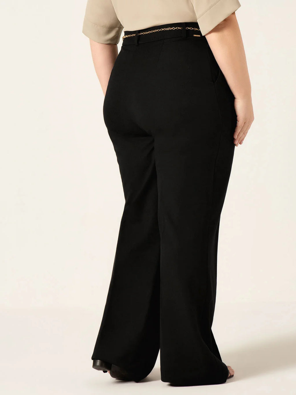 Calça Reta Slim de Alfaiataria com prega Plus Size Ana Iris