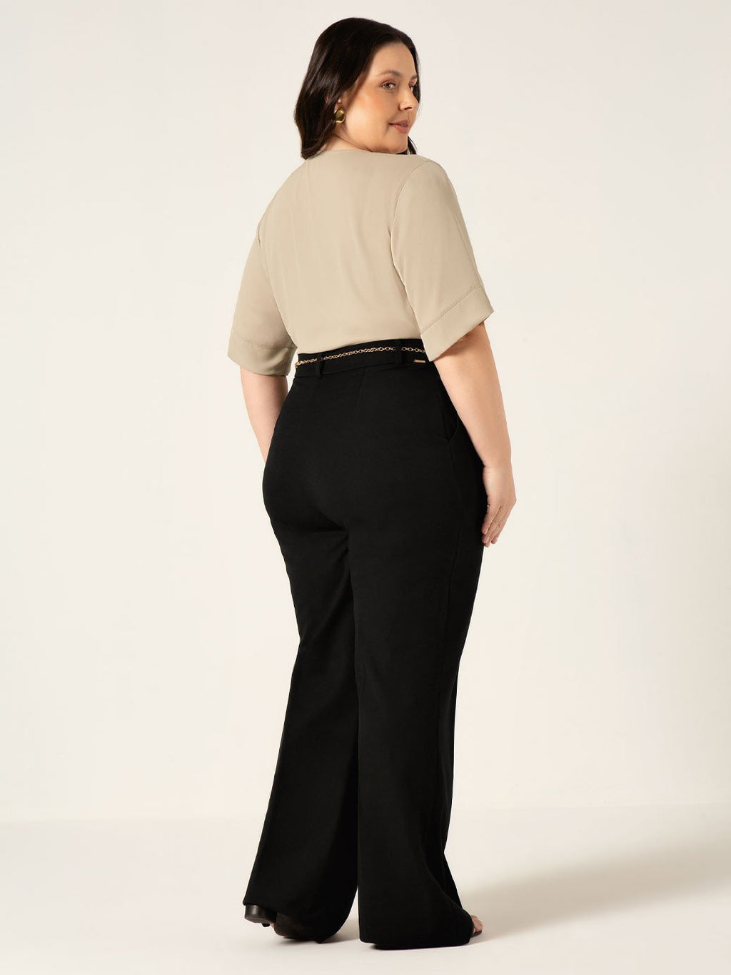 Calça Reta Slim de Alfaiataria com prega Plus Size Ana Iris