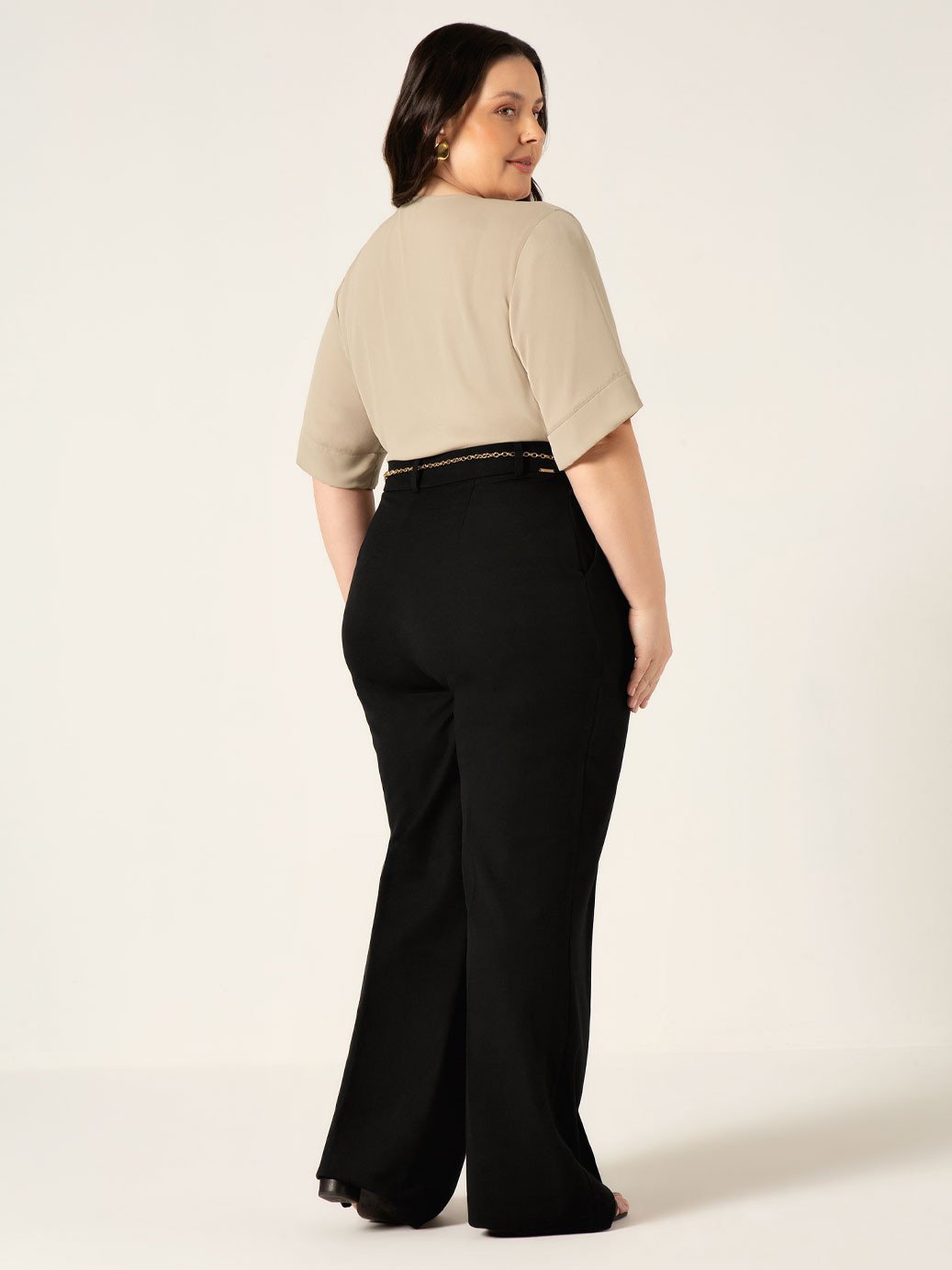 Calça Reta Slim de Alfaiataria com prega Plus Size Ana Iris