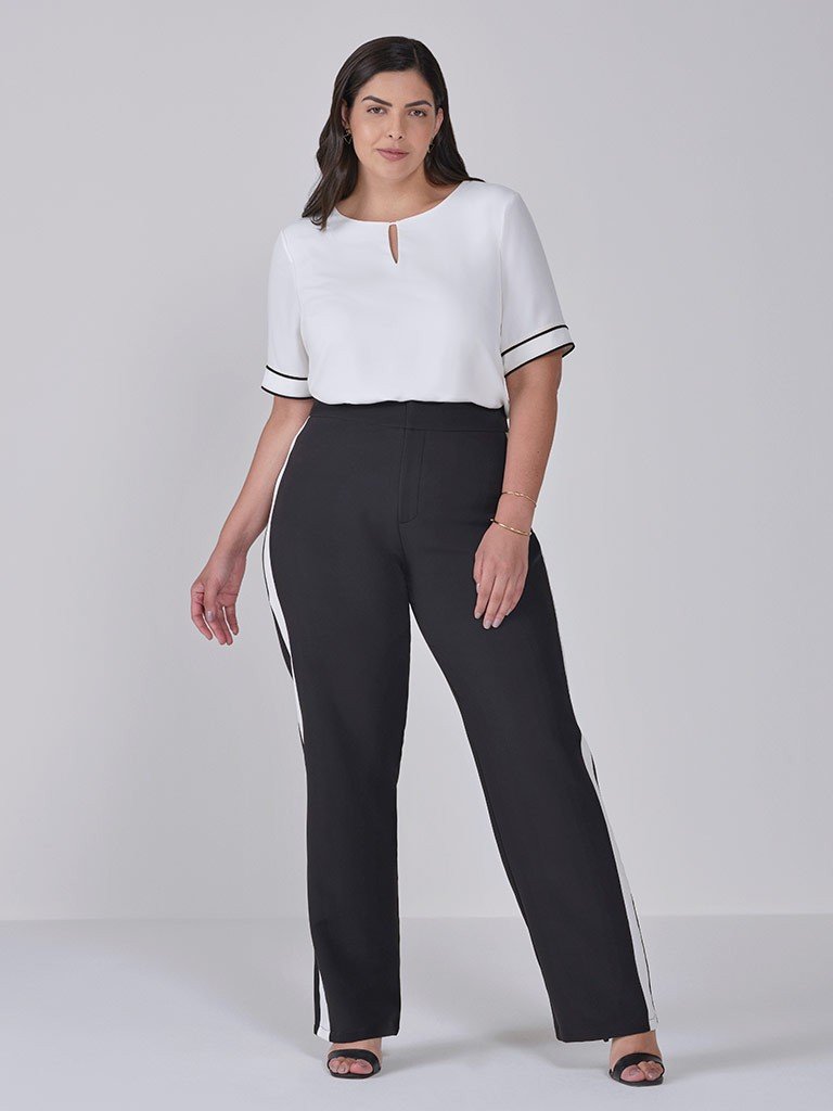 Blusa de Crepe Off White com Filete Plus Size Preto Ju