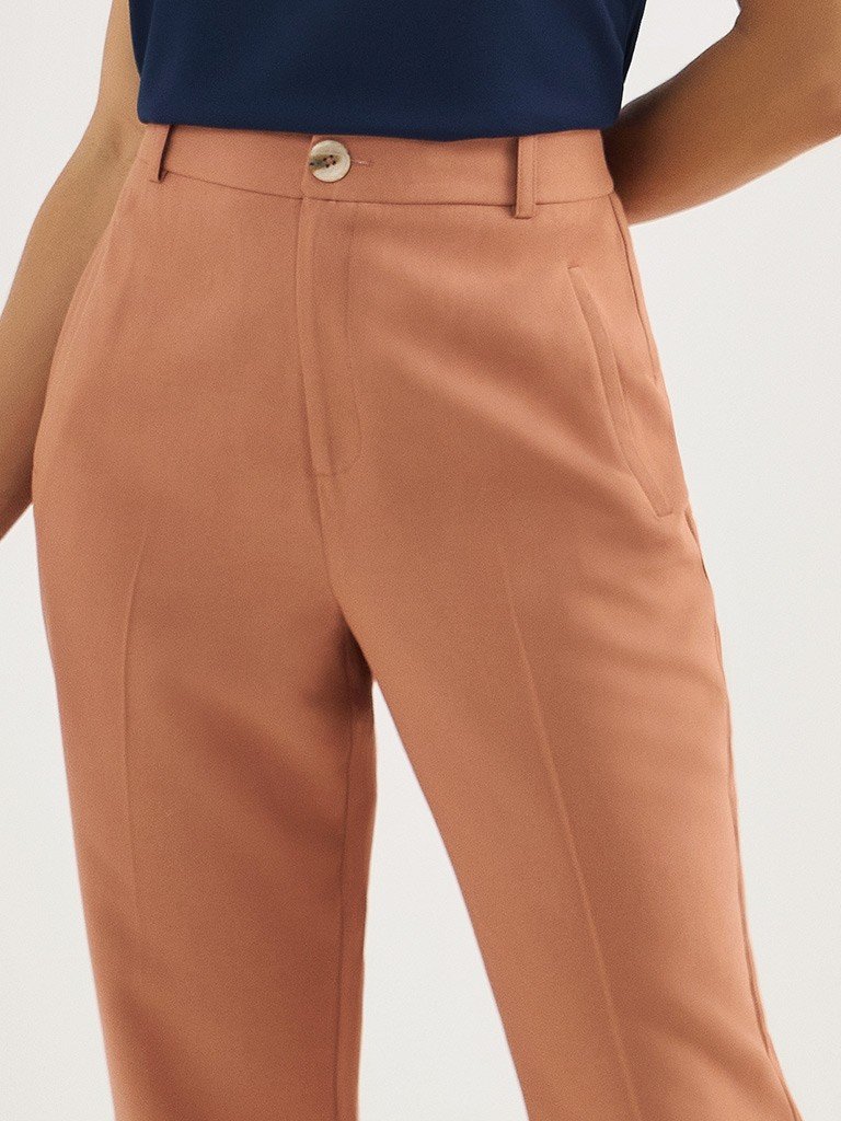 Calça Reta Regular de Alfaiataria em Viscose Camel Cleide