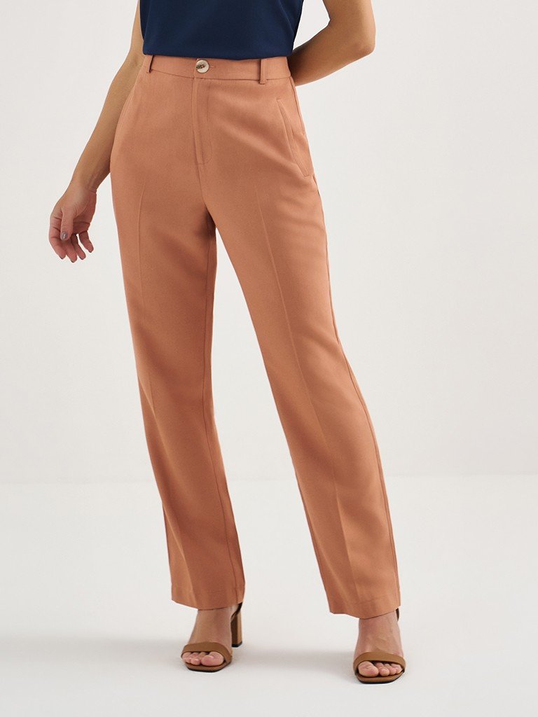 Calça Reta Regular de Alfaiataria em Viscose Camel Cleide