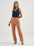 Calça Reta Regular de Alfaiataria em Viscose Camel Cleide