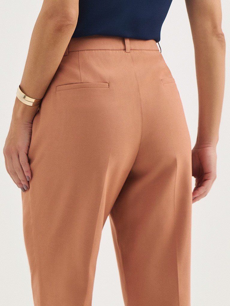 Calça Reta Regular de Alfaiataria em Viscose Camel Cleide