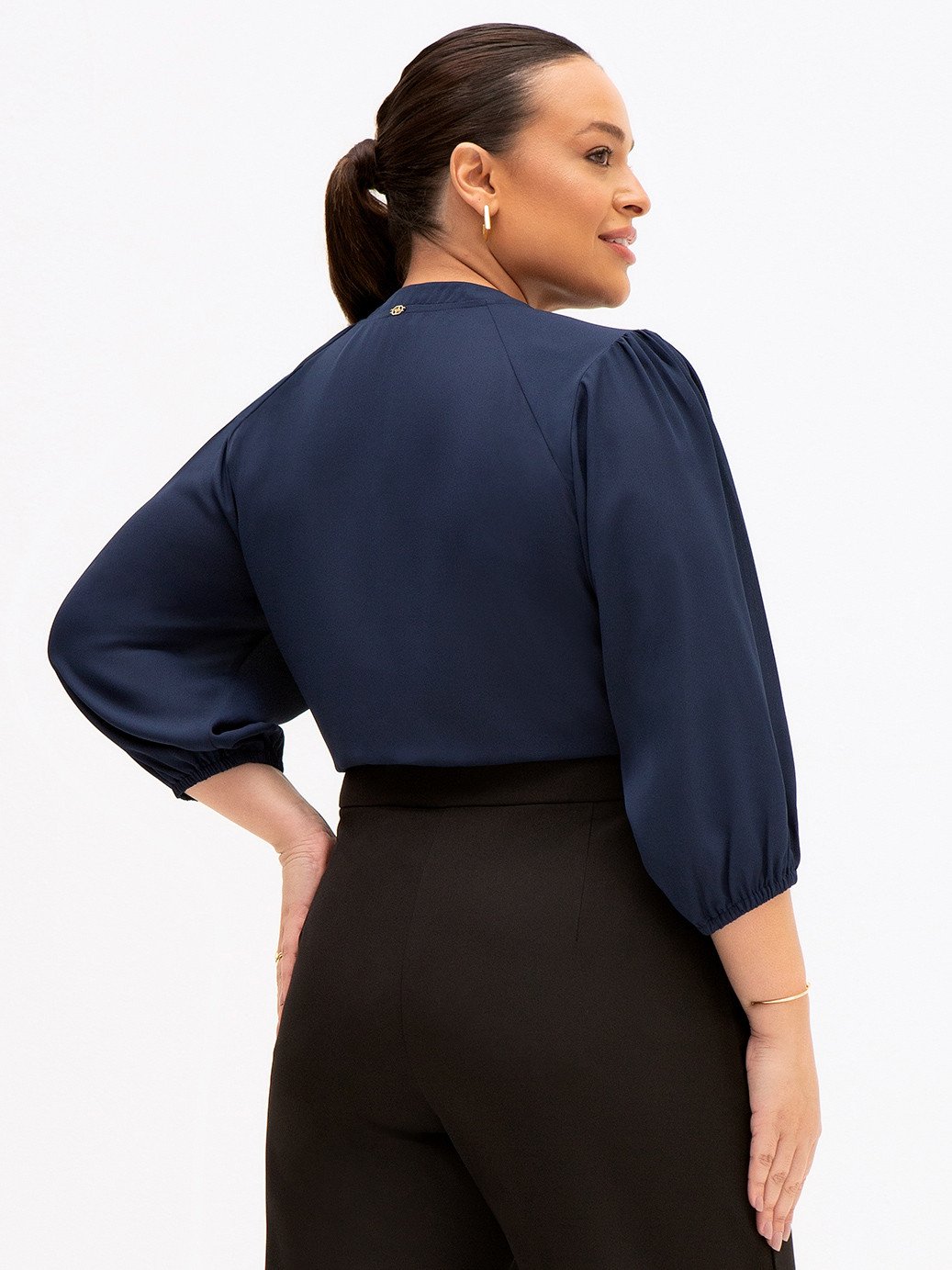 Blusa Manga 7/8 em Crepe Plus Size Marinho Susi
