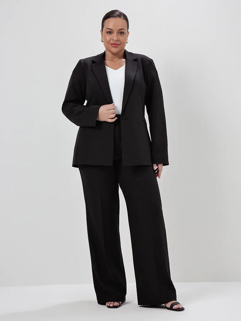 Blazer Intermediário em Alfaiataria Plus Size Preto Samila